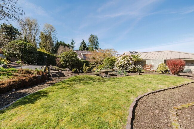 Building Photo - Furnished Bainbridge Island Waterfront Home with Incredible Views