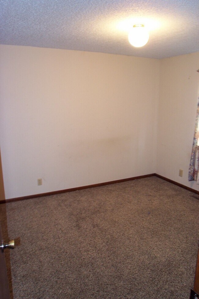 Building Photo - 437-439 N. Countryside Ct. Andover