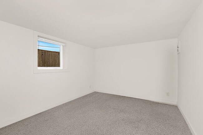 Building Photo - 626 N 65th St