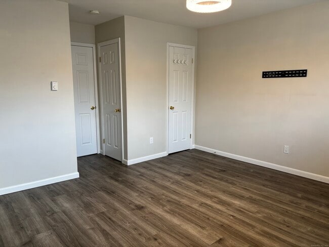 Building Photo - 7 Arch St