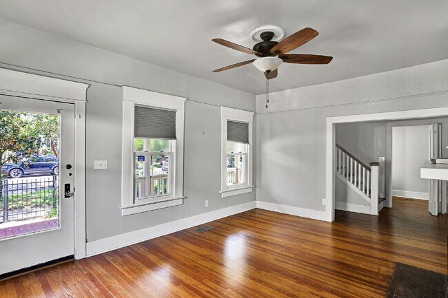 Building Photo - 4 bedroom 3 bath Springfield home