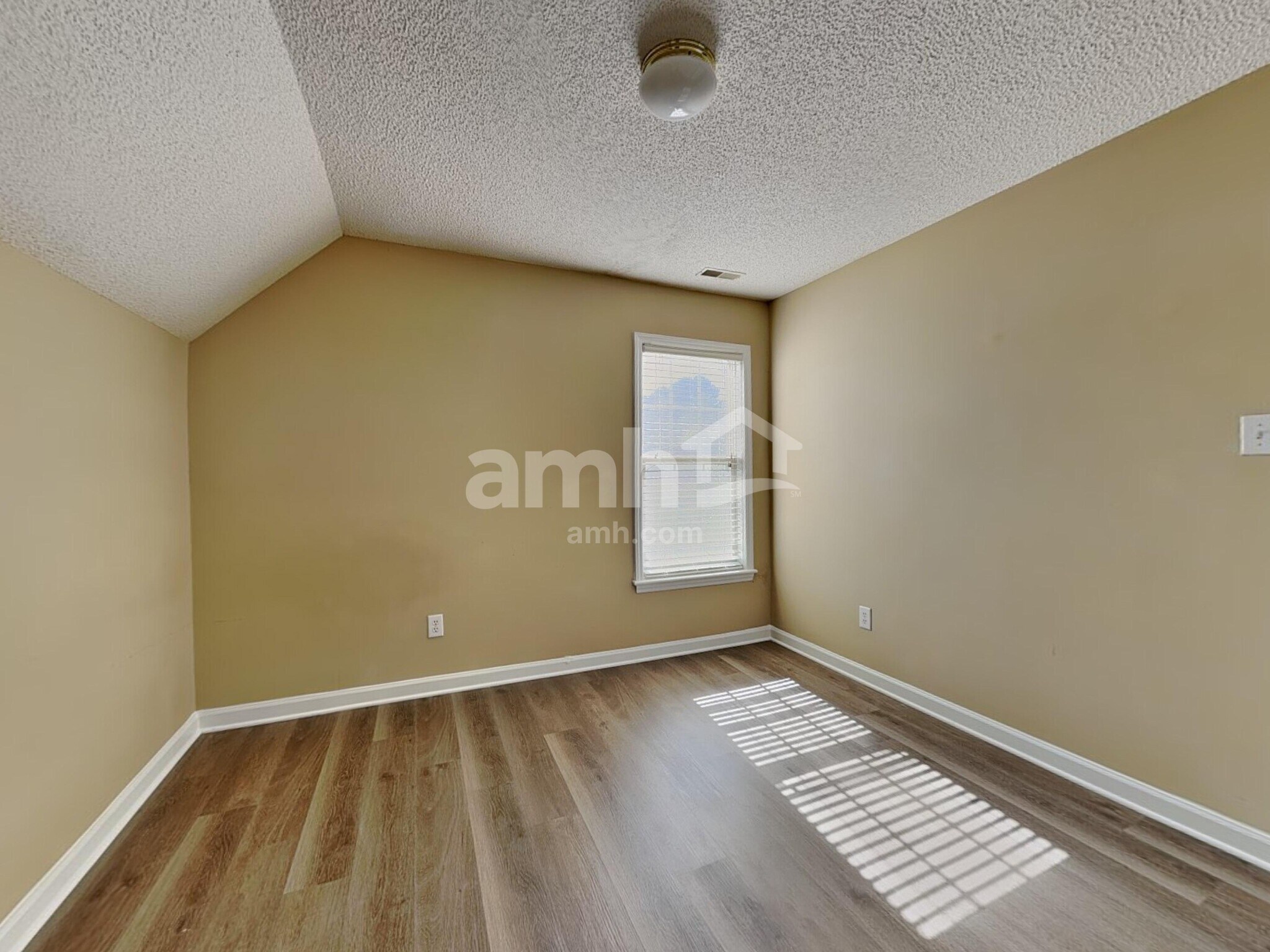 Building Photo - 204 Machost Dr