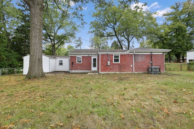 Building Photo - Spacious 3 Bed 1 Bath Home