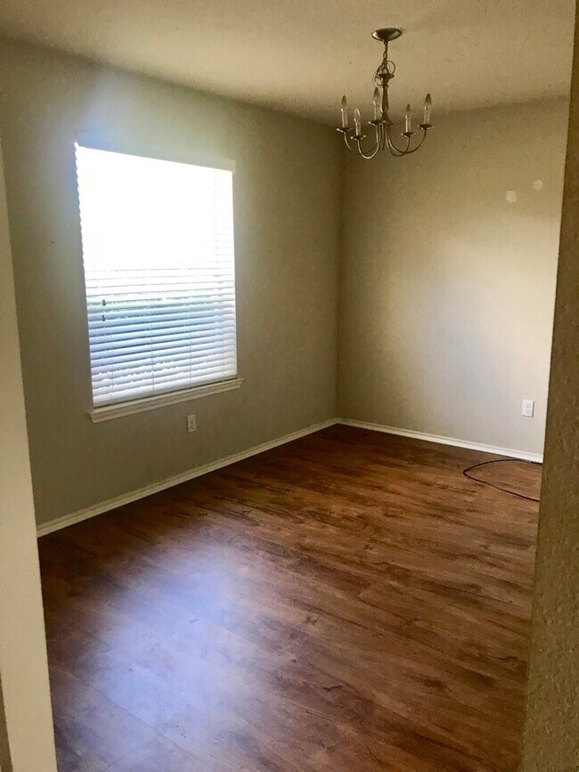 Building Photo - GREAT HOME! GREAT LOCATION