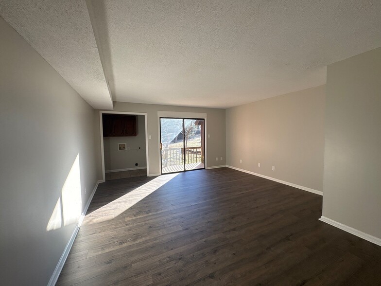 Building Photo - 62 Chester Levee Rd