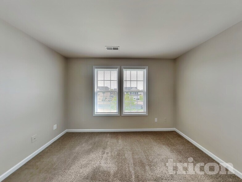 Building Photo - 239 Grovemere Ln