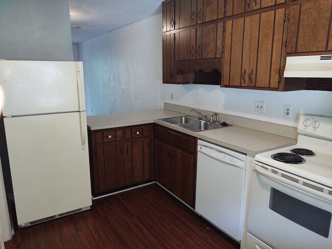 Building Photo - Now Leasing!