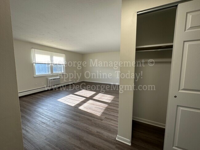 Building Photo - Georgetown Manor Apartments