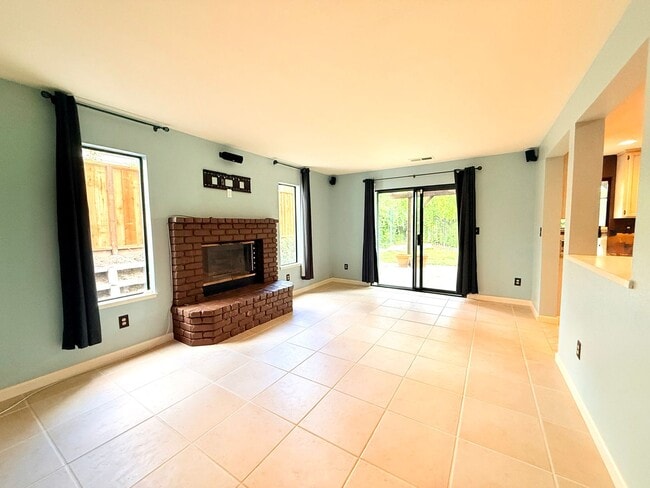 Building Photo - Charming and Move-in Ready, 3BD/2.5BA, Two-Story Townhome in Canyon Green at Canyon Lakes in San ...