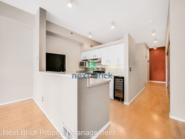 Building Photo - 1 br, 1 bath House - 2030 Western Ave, Uni...