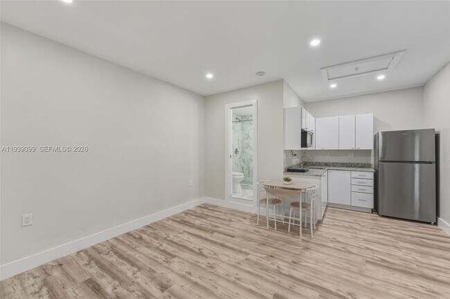 Building Photo - 10912 SW 146th Ave