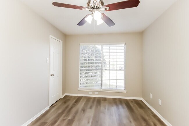 Building Photo - 18718 Timber Trce Dr