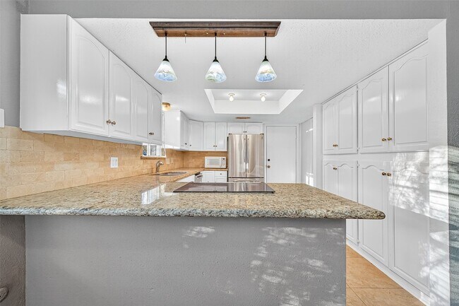 Building Photo - 16355 Sierra Grande Dr