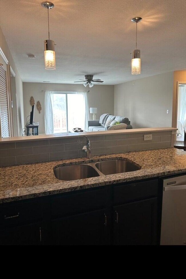 Building Photo - 2212 Chapel Hill Rd