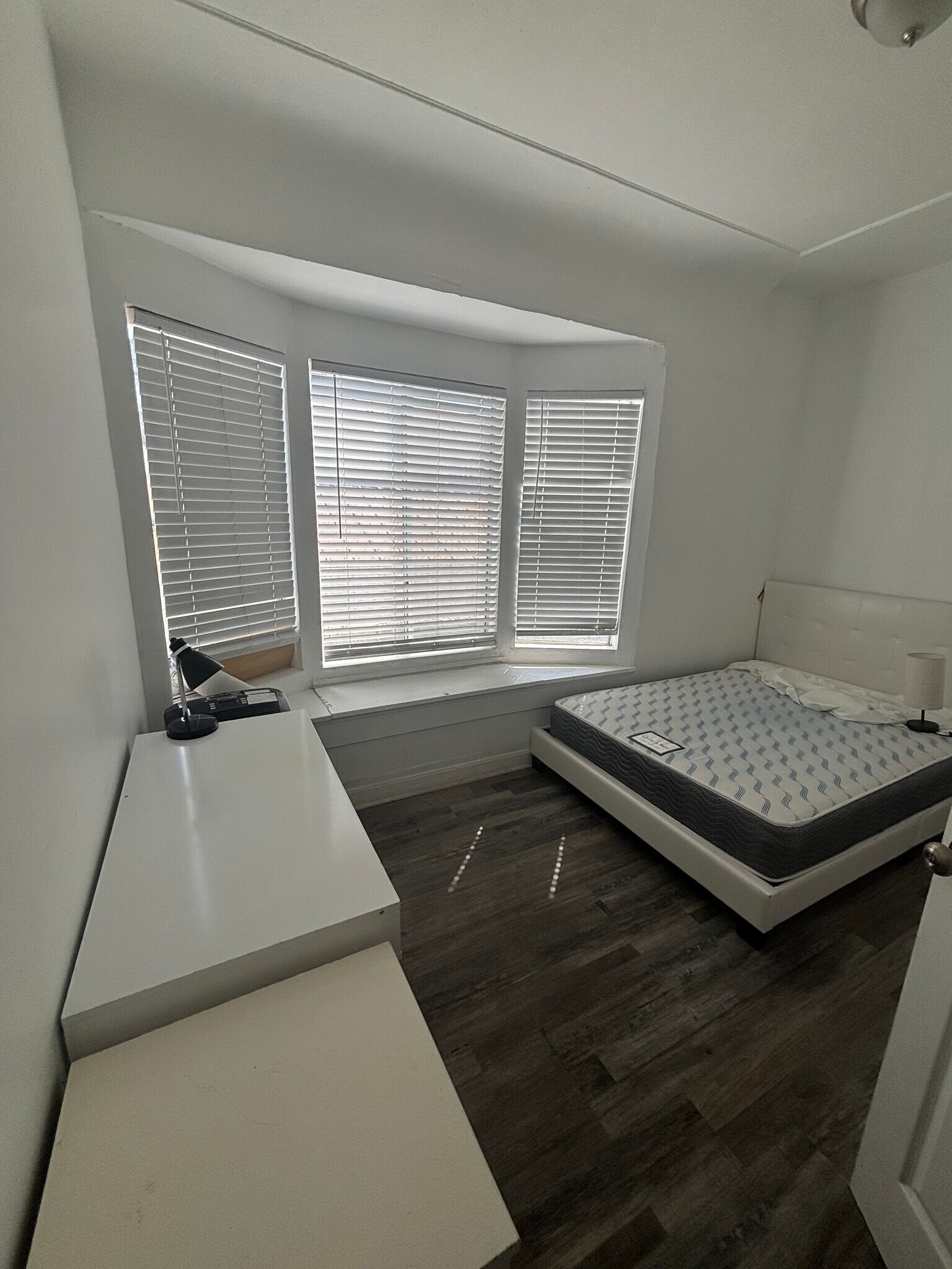 Building Photo - 2515 S Catalina St