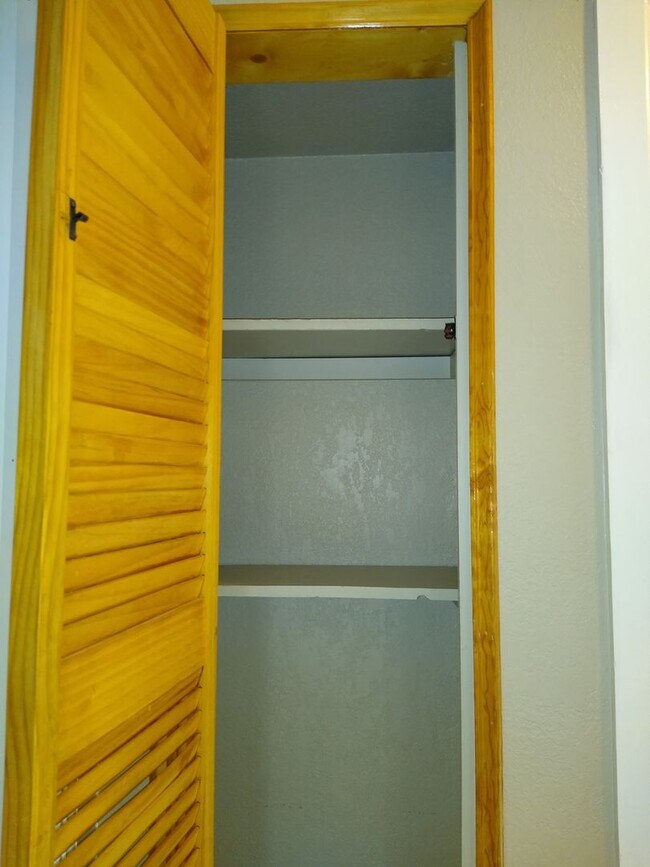 Building Photo - Mountain View 2 Bedroom 1 Bath Duplex on a Hill