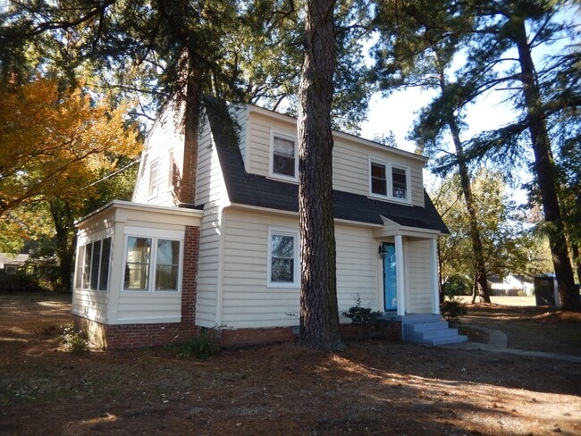 Building Photo - Large Colonial