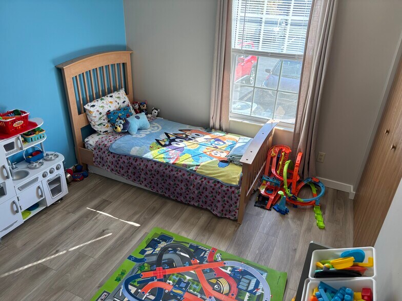 Building Photo - 2360 Wapakoneta Ave