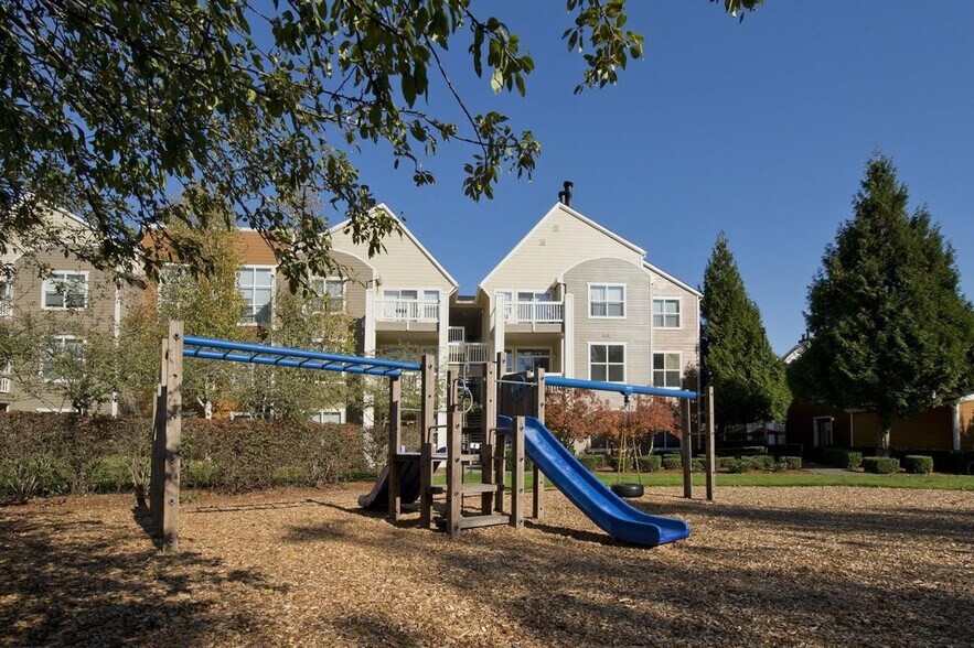 Building Photo - 15290 SW Millikan Way