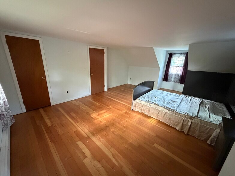 Building Photo - 44 Pine Tree Dr