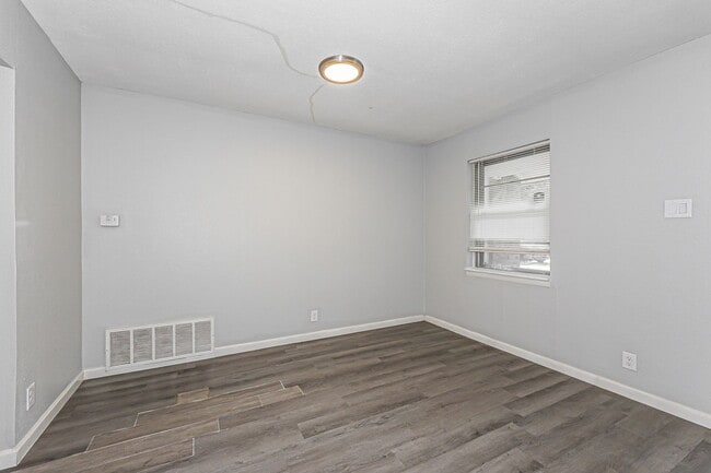 Building Photo - 3 BR/1BA | Updated Single Family Home | 1-Car Garage  | Large Backyard!