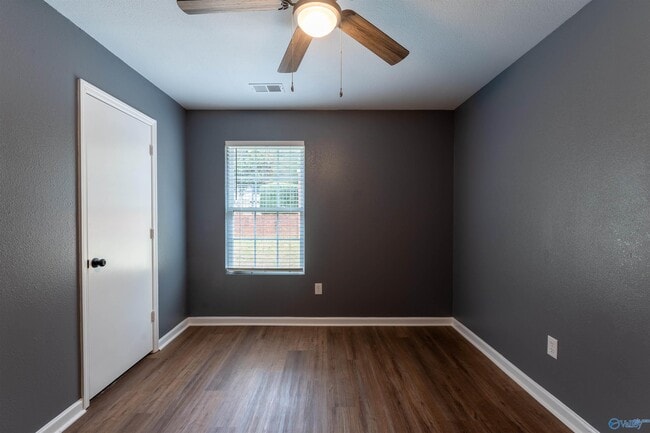 Building Photo - 2401 Bell Manor Dr SW