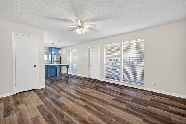 Building Photo - Cozy unfurnished, 2 Bedroom, 1 Bathroom, Condo