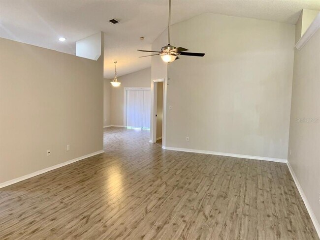 Building Photo - 544 Tall Oaks Terrace