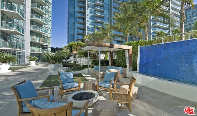 Building Photo - 13700 Marina Pointe Dr