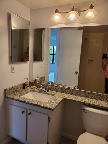 Building Photo - 3546 Southpointe Dr