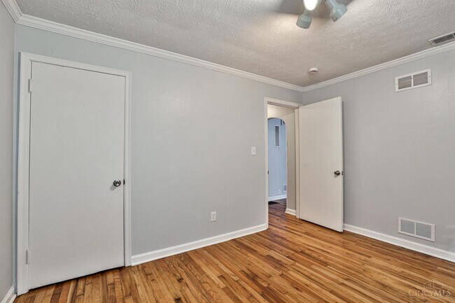 Building Photo - Two Bedroom Home for UC Students for This Year and Next!