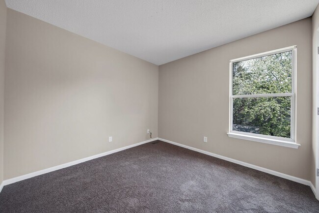 Building Photo - Wonderful Three Bed Two and a Half Bath Ho...