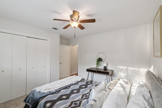 Building Photo - 11500 Sterlinghill Dr