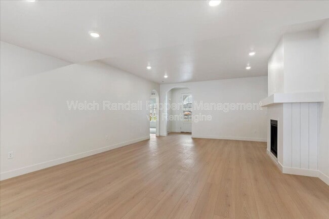 Building Photo - 834 E 300 N