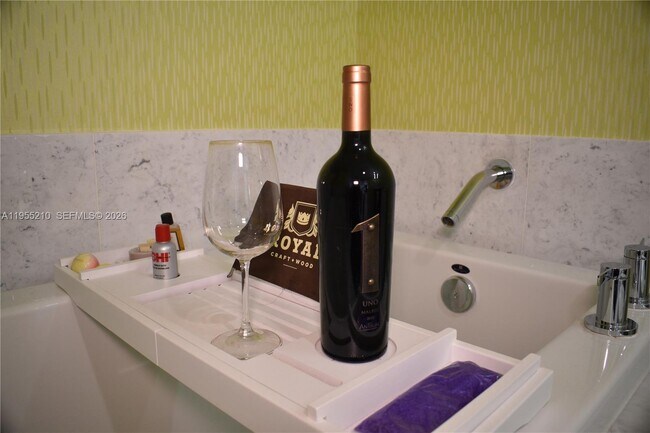 Building Photo - 253 NE 2nd St