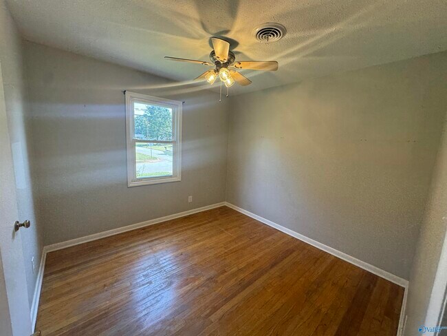 Building Photo - 10020 Strong Dr SE