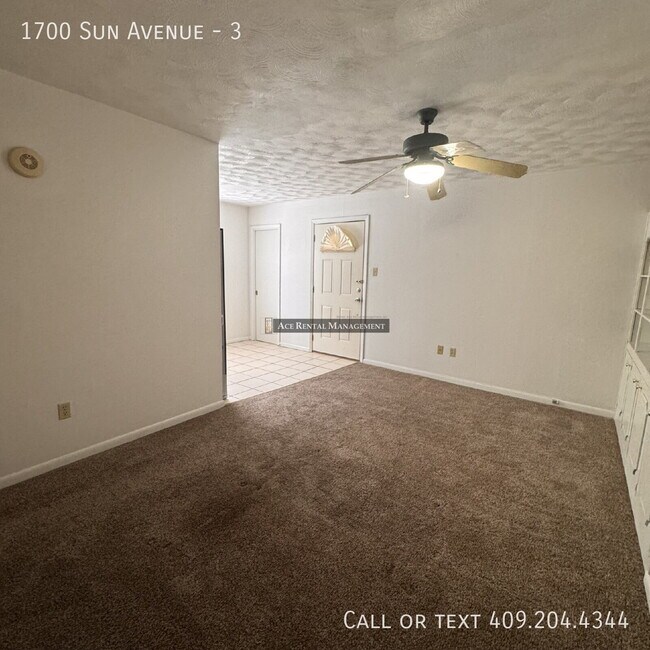 Building Photo - 1700 Sun Ave