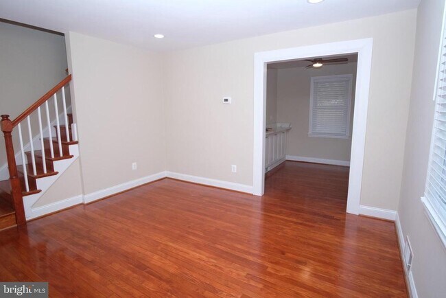 Building Photo - 632 Faraday Pl NE
