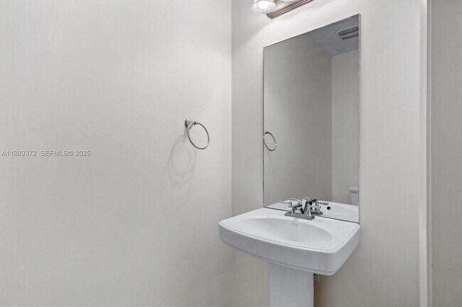 Building Photo - 55 Merrick Way