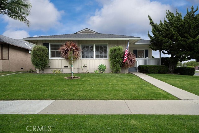 Primary Photo - 2542 Vuelta Grande Ave
