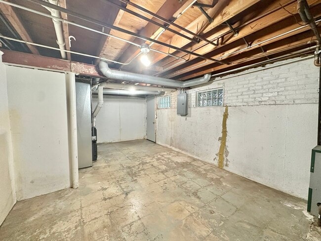 Building Photo - 131 S Cooper Rd