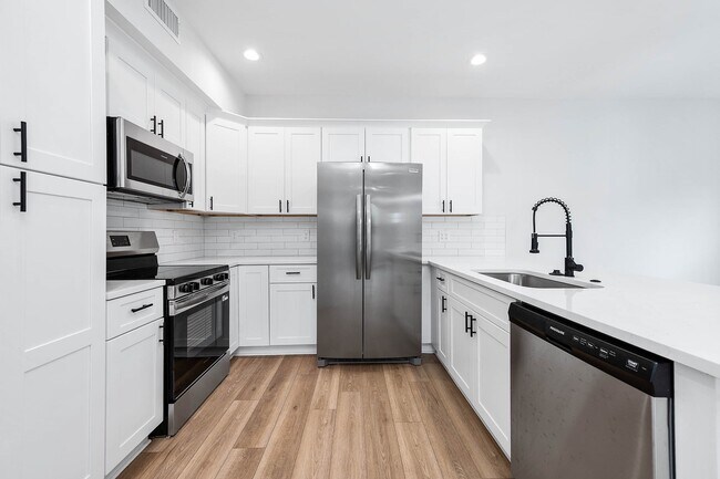 Building Photo - 783 Fortune St