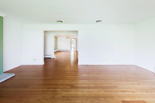 Building Photo - 545 Thatcher Ave