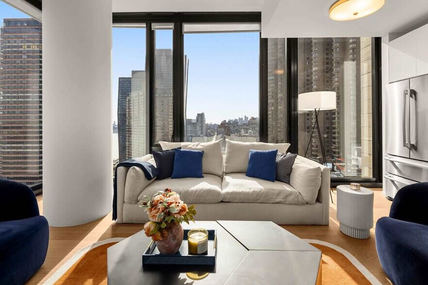 Building Photo - 685 1st Ave