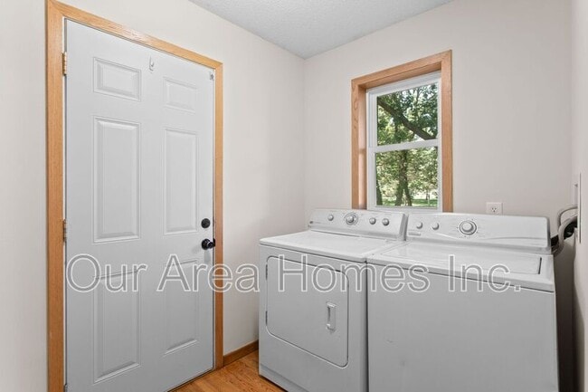 Building Photo - 16037 Oneida St NW