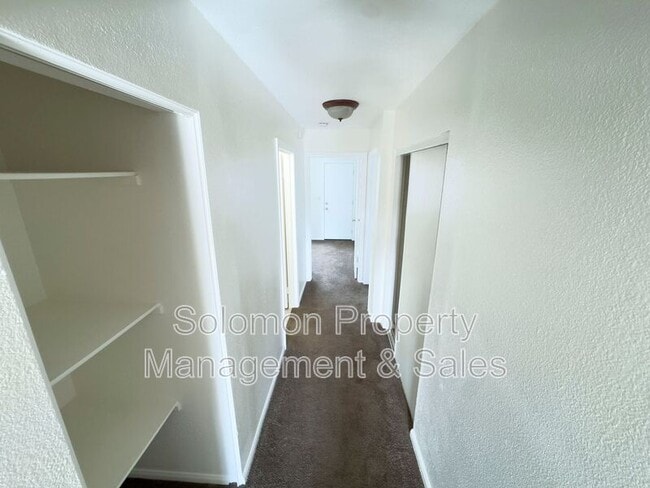 Building Photo - 2094 E Grand Ave