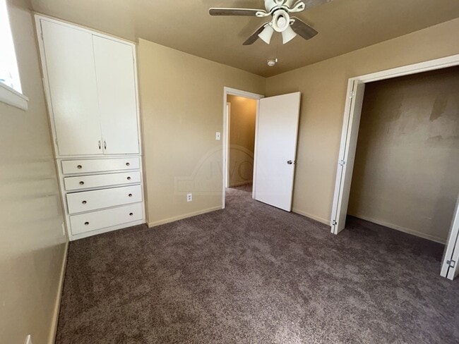 Building Photo - 127 W Stacie Rd