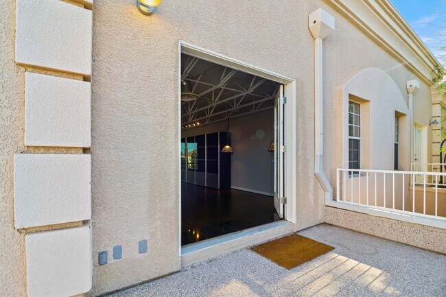Building Photo - SW!!!  Pool!!! With jets!! Low Maintenance...