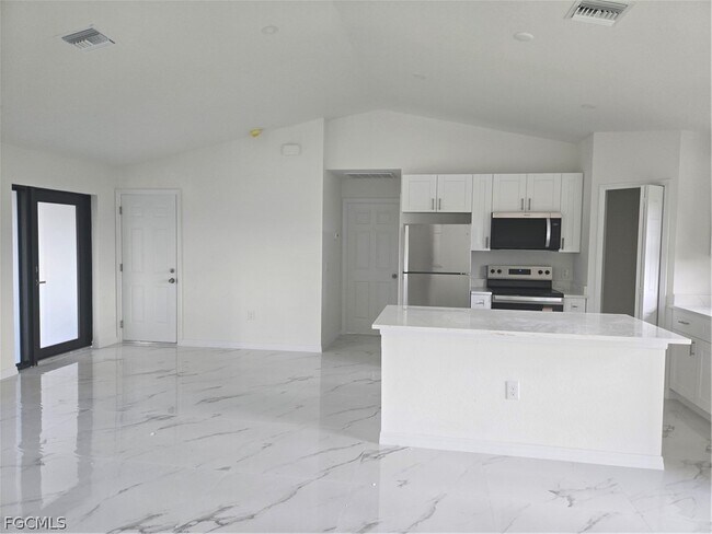 Building Photo - 2707 30th St SW