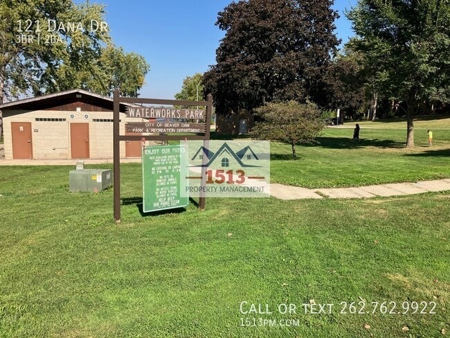 Building Photo - 121 Dana Dr
